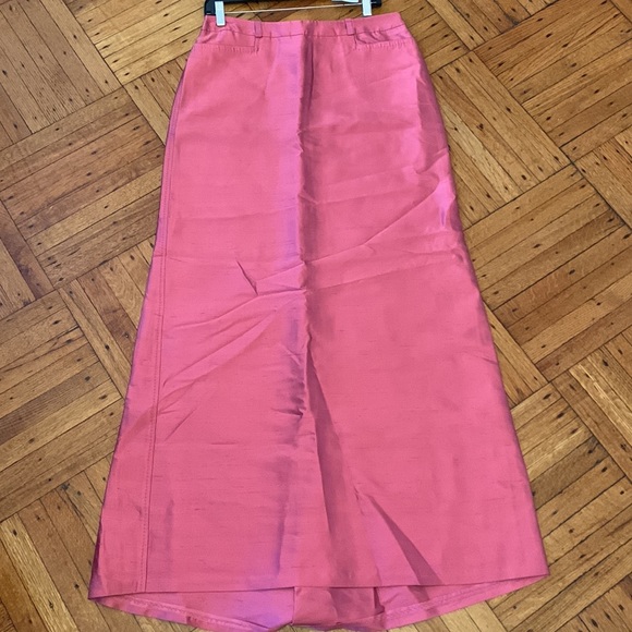 BCBGMaxazria Collection 100% silk skirt. - Picture 4 of 6